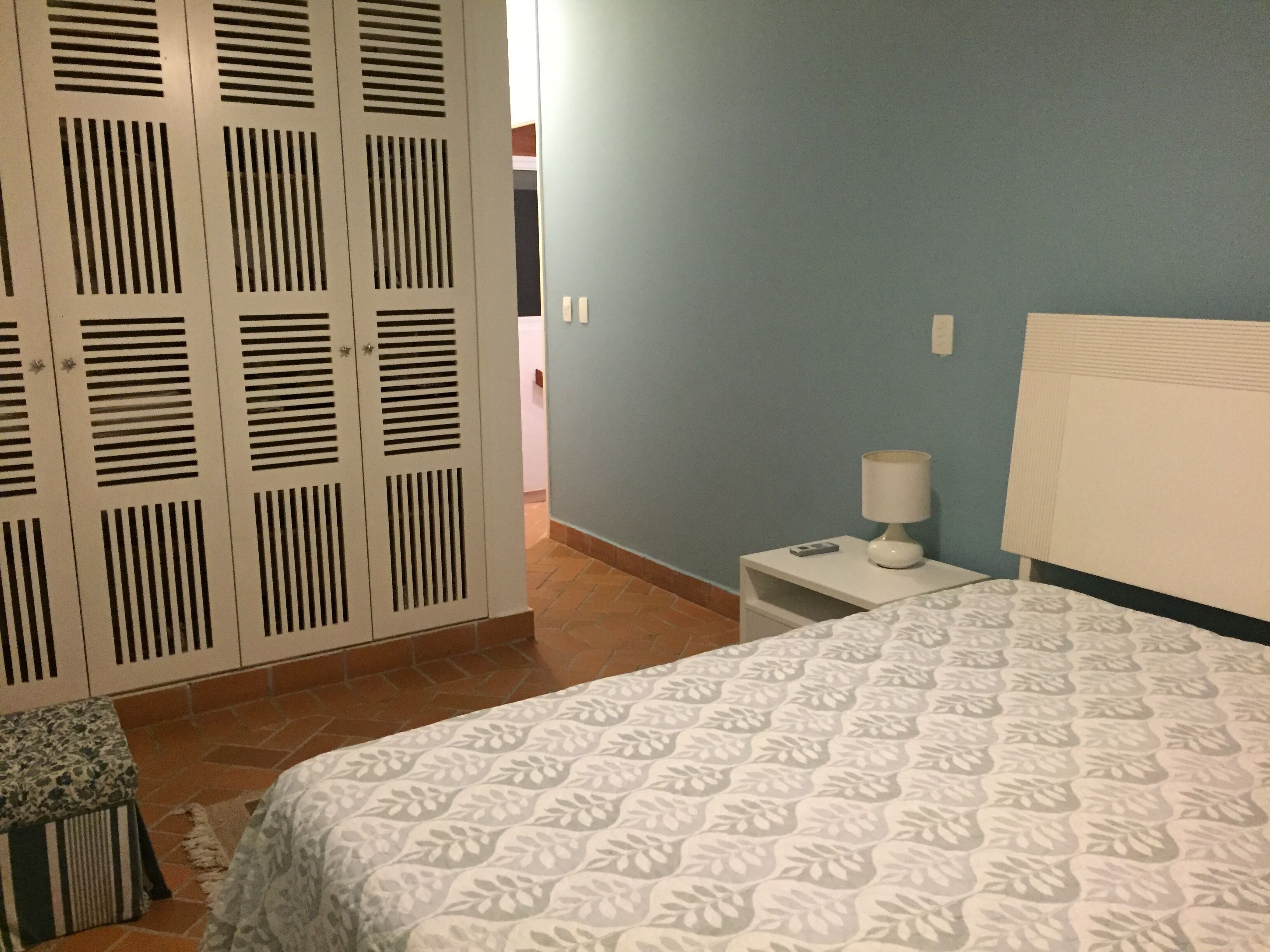 Beach House facing the sea with 4 suites in Cond. Closed near São Paulo