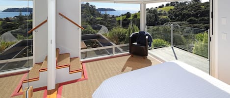 2 bedrooms, iron/ironing board, WiFi