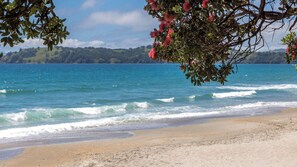 Beach - Onetangi Lookout - Sea Views Walk to the Beach (Onetangi)