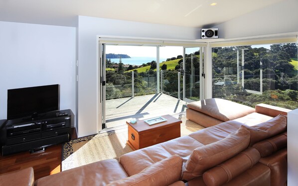 TV, DVD player, offices