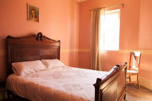 14 bedrooms, iron/ironing board, travel crib, WiFi (free) - Christmas 2025 availability (Bundanoon)