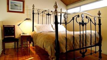 2 bedrooms, iron/ironing board, bed sheets