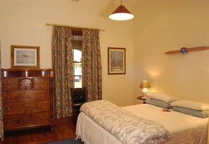2 bedrooms, iron/ironing board, bed sheets