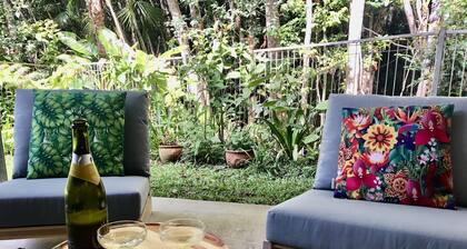 Honeybee House - Tropical Retreat on Acreage