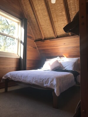 2 bedrooms, iron/ironing board, travel cot, bed sheets - Unique Rockhouse,  private jacuzzi, bush views (Rosebrook)