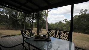 Outdoor dining - Unique Rockhouse,  private jacuzzi, bush views (Rosebrook)