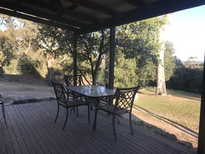 Outdoor dining - Unique Rockhouse,  private jacuzzi, bush views (Rosebrook)