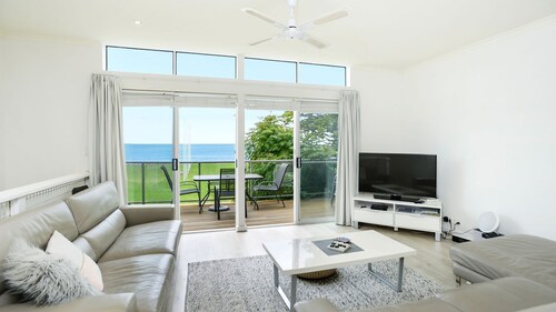 Wonderful Central Location Sea Views