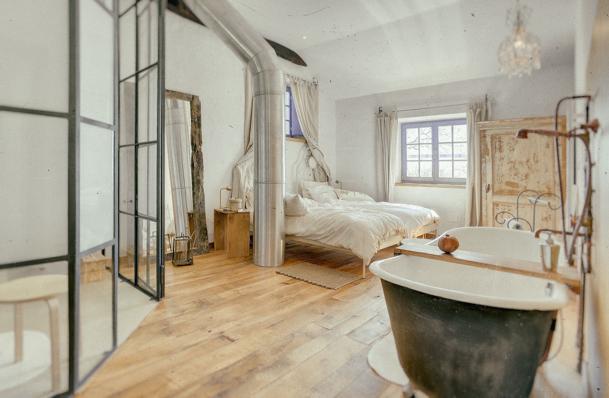 3 bedrooms, iron/ironing board, internet, bed sheets