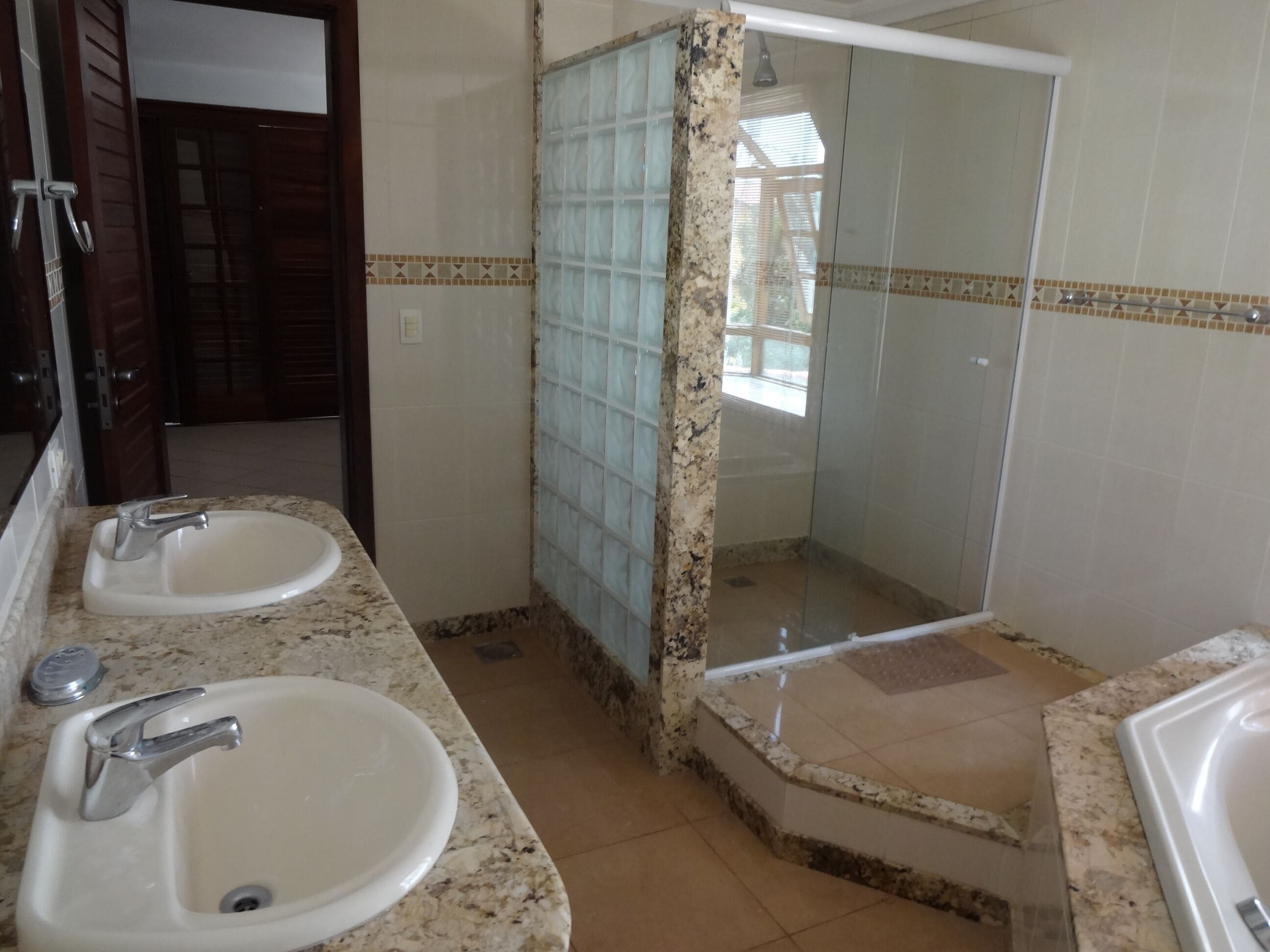 House 2 block from the beach 4 qtos pool Wi-Fi barbecue <br>