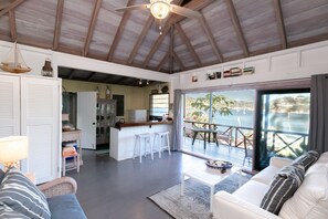 Smart TV, libros, estéreo y impresora 