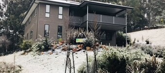 Base of Mt Buller -3 bedroom house in Merrijig ....OFFERING DISCOUNTS