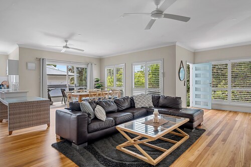 "Chill & Unwind @ Avoca Beach"