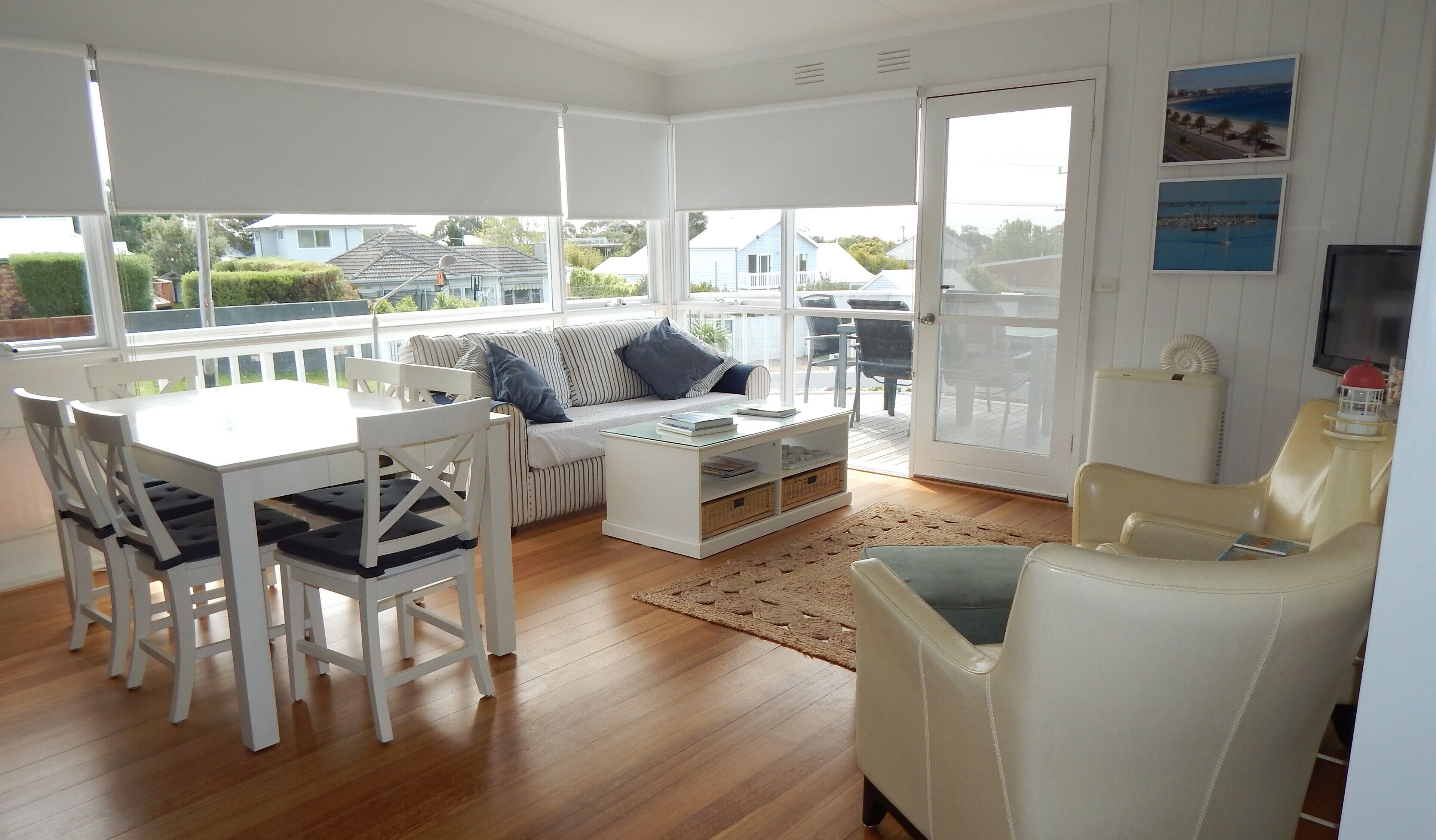 The Gulls Dromana Beach House, Dog Friendly.