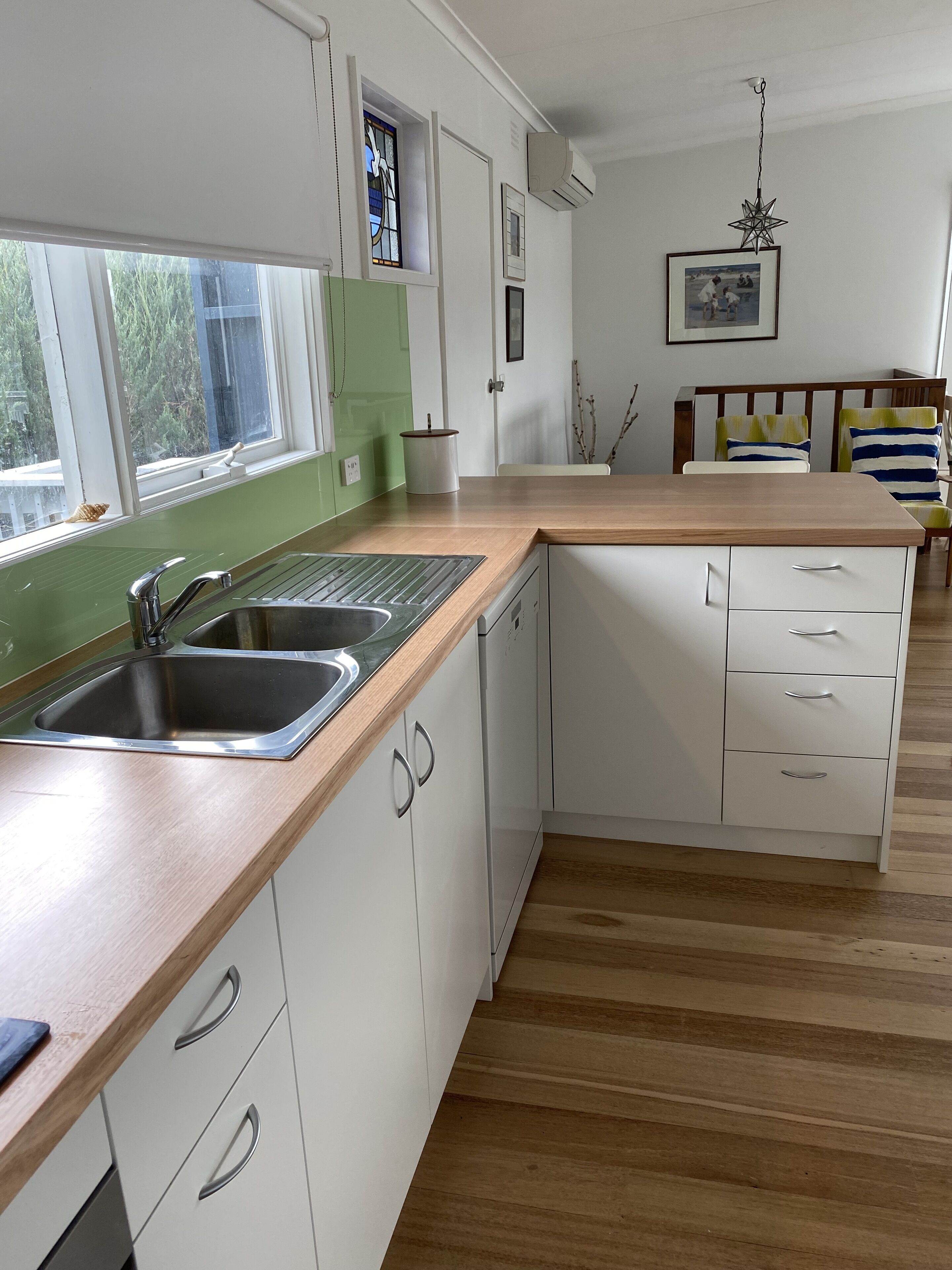 The Gulls Dromana Beach House, Dog Friendly.