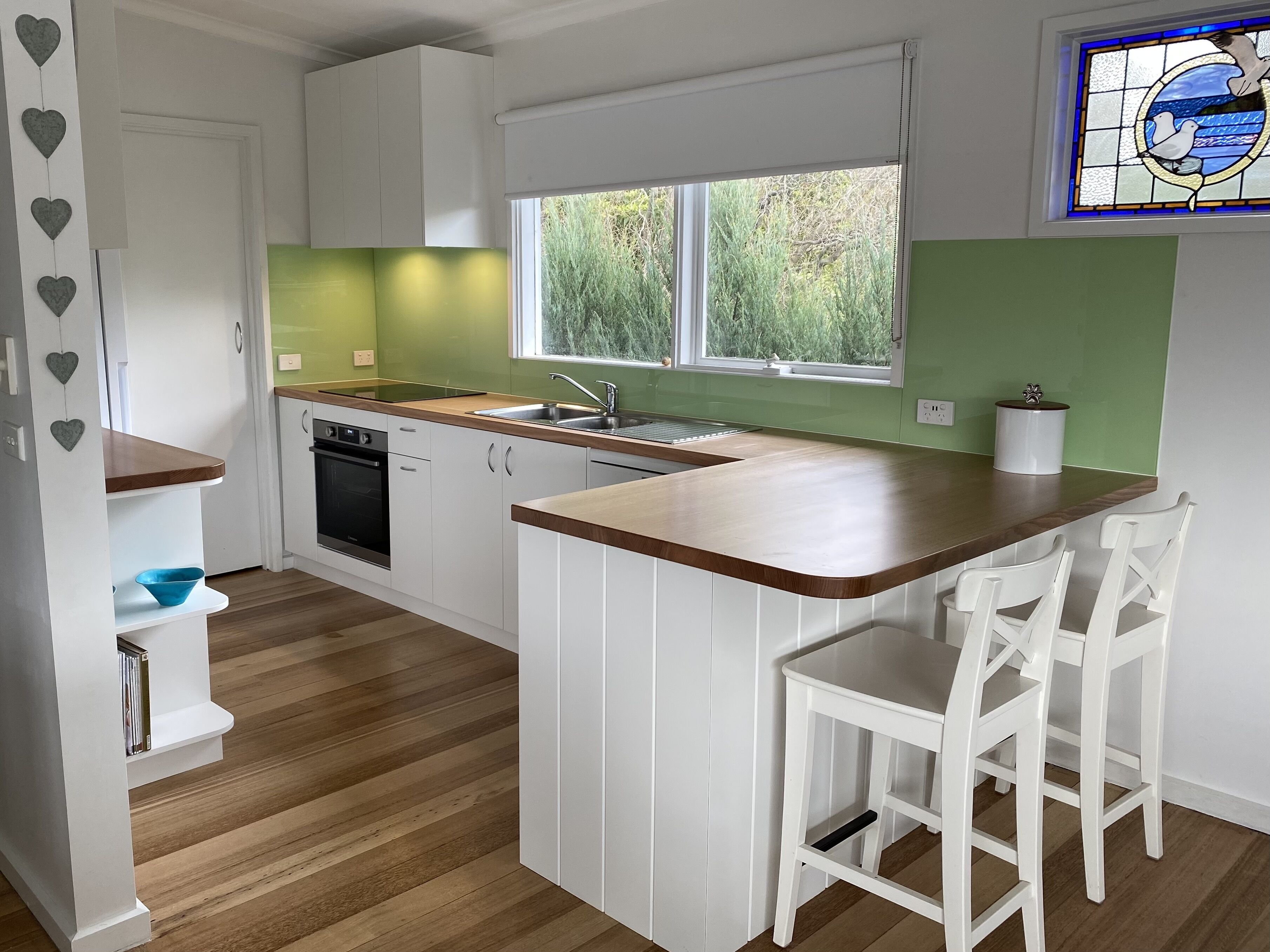 The Gulls Dromana Beach House, Dog Friendly.