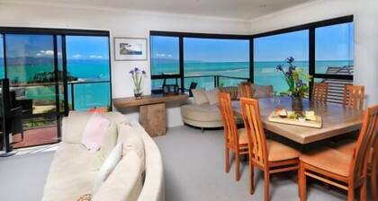 'Ocean Dreaming' with Views and Spa Pool