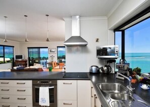 Fridge, microwave, oven, stovetop - 'Ocean Dreaming' with Views and Spa Pool (Nelson City)