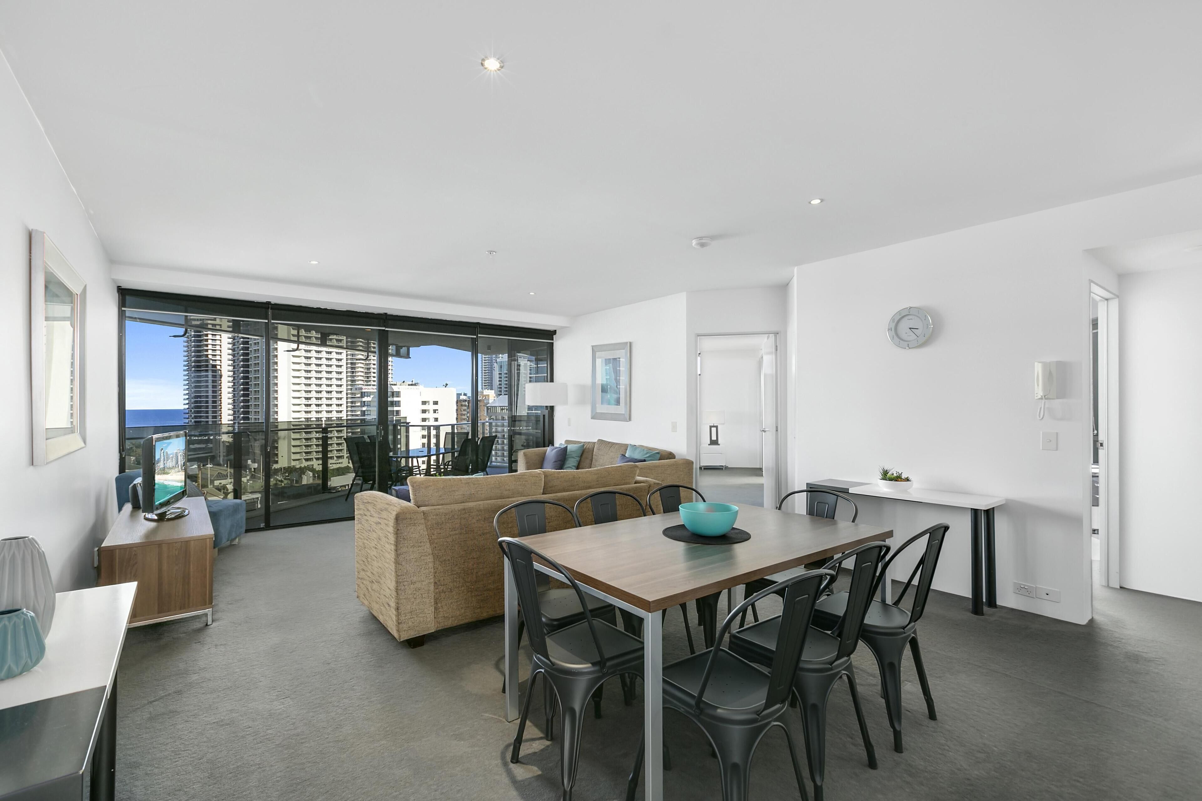 Circle on Cavill — 3 Bedroom with Ocean Views — image 12