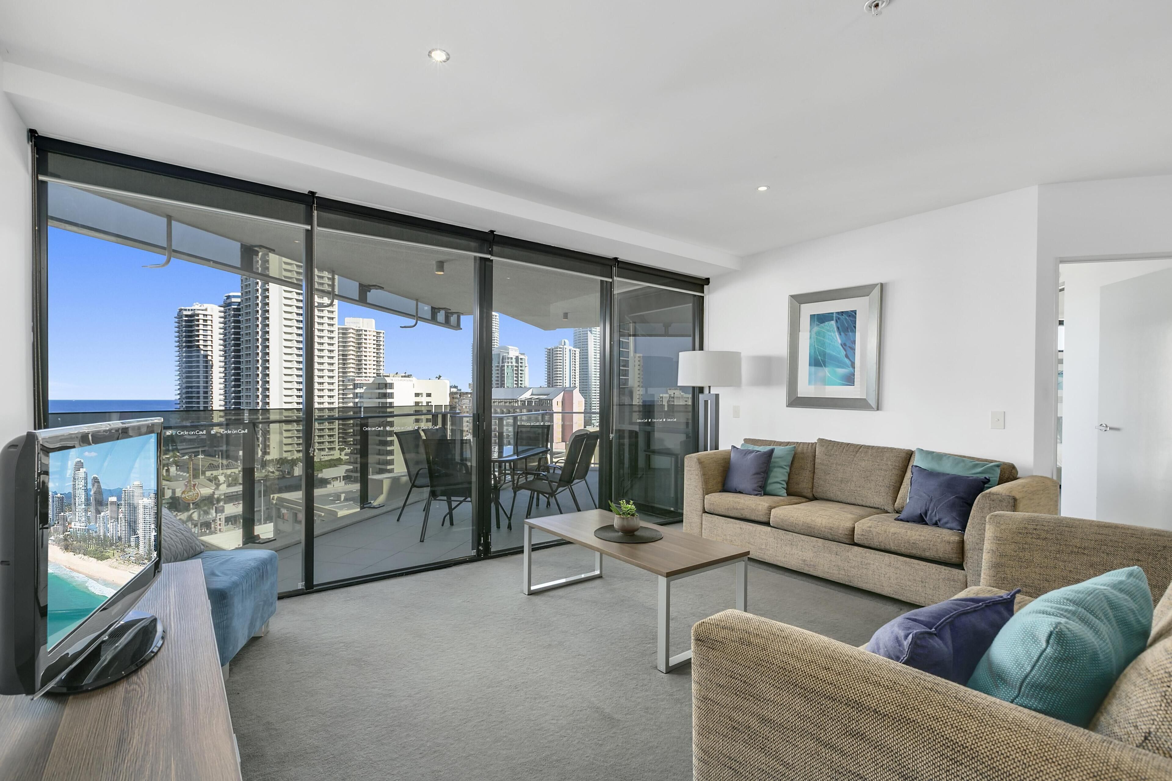 Circle on Cavill — 3 Bedroom with Ocean Views — image 6