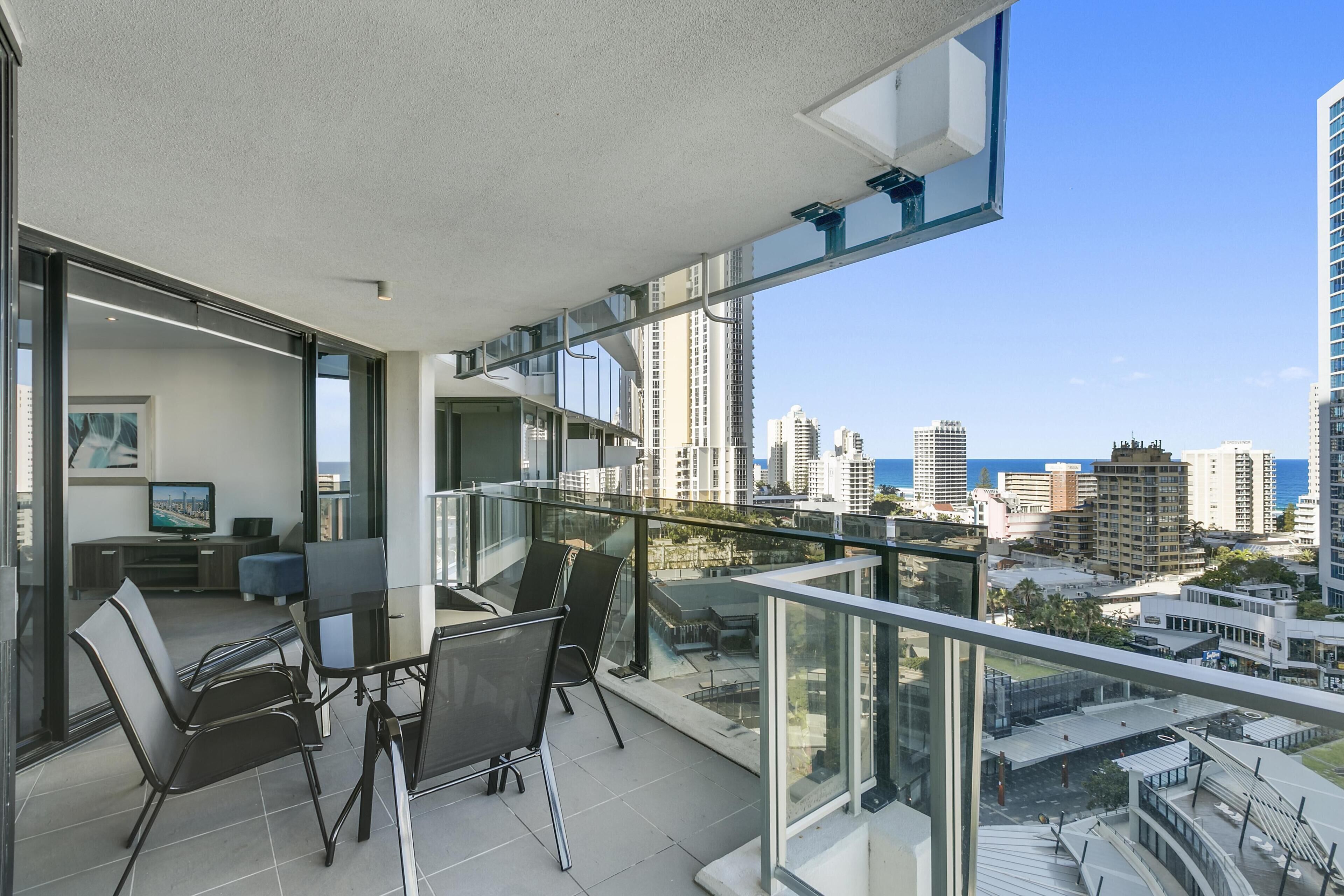 Circle on Cavill — 3 Bedroom with Ocean Views — image 5