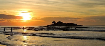 Guaruja, Pitangueiras beach, flat with services.