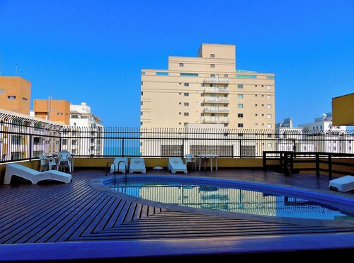 Guaruja, Pitangueiras beach, flat with services.