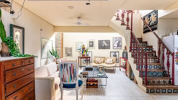 TV, DVD player, aparelho de som