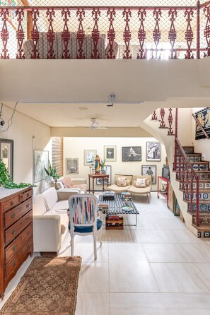 TV, DVD player, aparelho de som