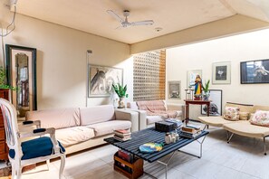 TV, DVD player, aparelho de som