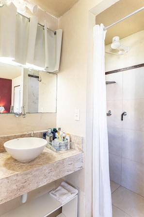 Douche, serviettes fournies