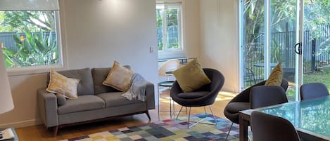 智能電視、書籍