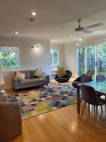 Lone Pine Retreat - Bright, airy spaces, full kitchen, kids & pets welcome!