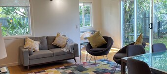 Lone Pine Retreat - Bright, airy spaces, full kitchen, kids & pets welcome!