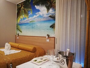 Standard Double Room, Balcony | In-room safe, desk, soundproofing, free WiFi - Motel Karibe (Fratta Polesine)