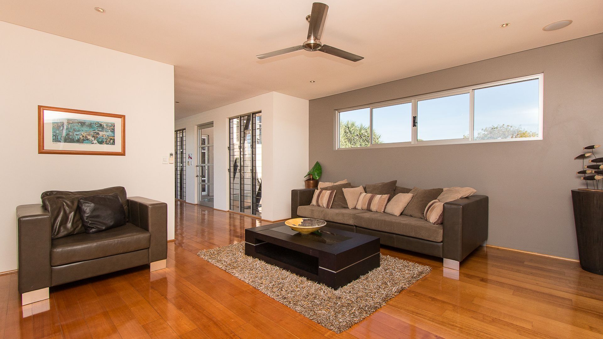 Smart-TV, DVD-Player, Kinderspielzeug, Bücher