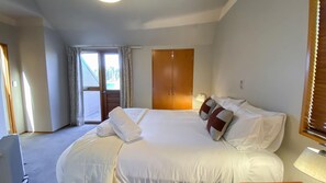 6 Schlafzimmer, Schreibtisch