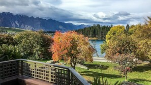 Property grounds - Lakefront Terrace Walk to Town (Queenstown)