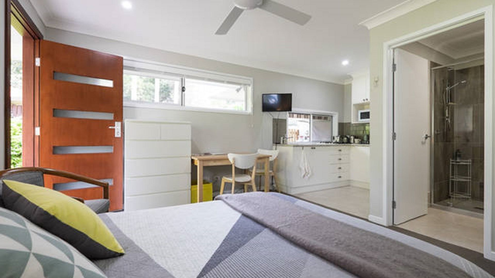 Self-contained Studio Flat