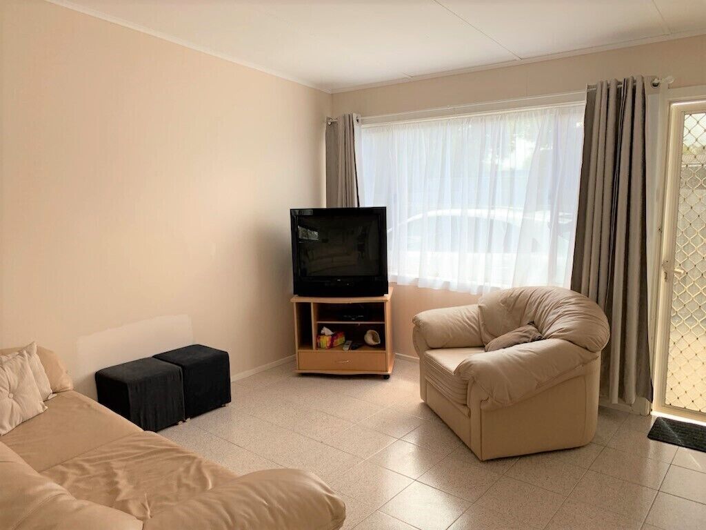 Clean, budget Hot Springs Accommodation, walk to the beach