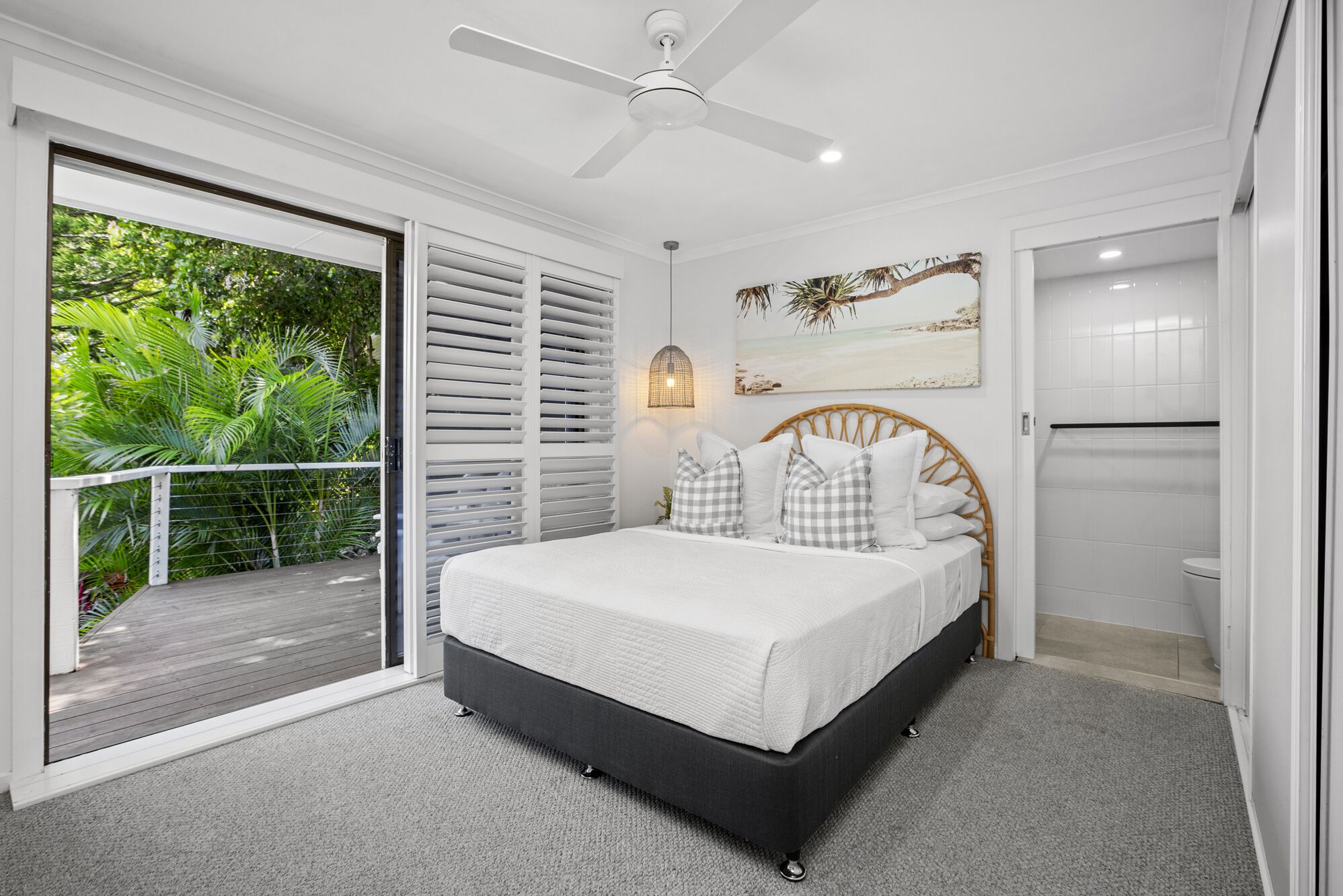 4 bedrooms, desk, iron/ironing board, travel cot