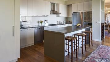 Microwave, stovetop, dishwasher