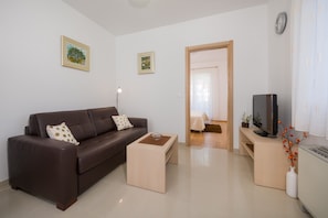 Smart TV - Modern Apartment With A Swimming Pool In Hvar Town Center (Hvar)