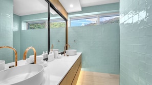 淋浴設備、風筒、提供毛巾、番梘