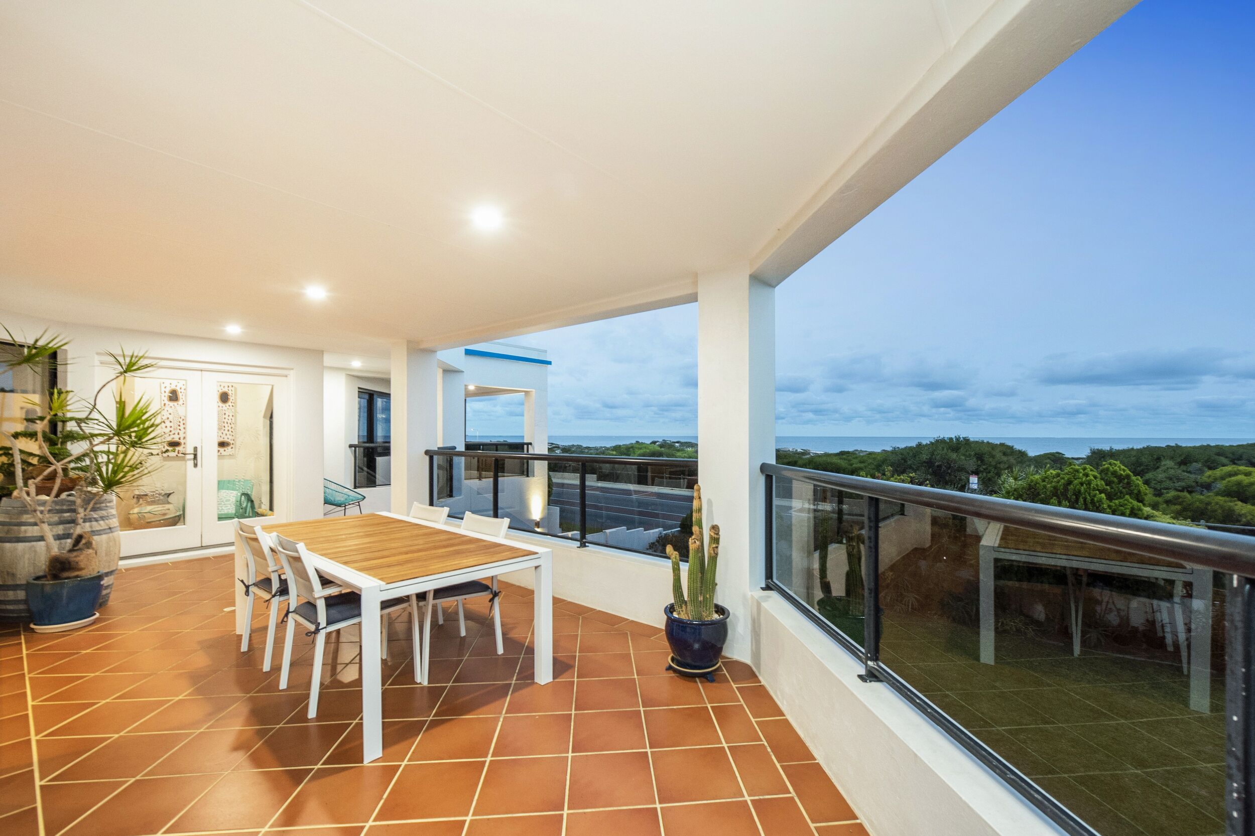 Mullaloo Beach L'Oceanne — image 13