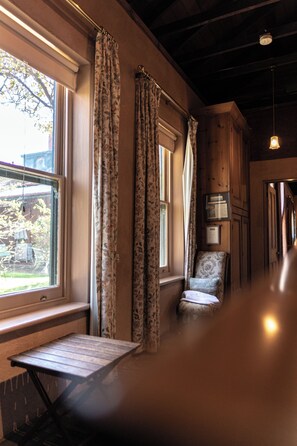 المنشأة من الداخل