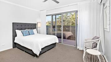 3 bedrooms, travel cot, Internet