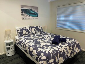 3 Schlafzimmer, Schreibtisch, Bügeleisen/Bügelbrett, Reisekinderbett