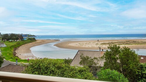 Shirl's By The Sea - beach at your doorstep