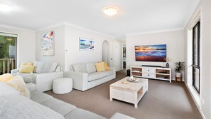 Televisión y reproductor de DVD 